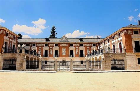 Box office and admission to the casa close one hour earlier. Mi Casa es mi Mundo: Aranjuez. La Real Casa del Labrador