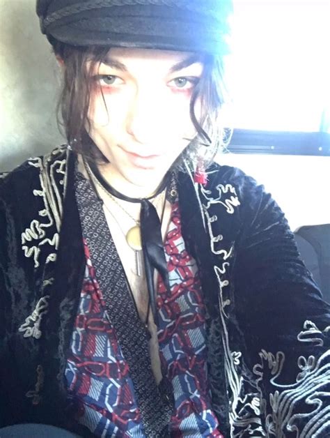 (c) 2018 palaye royale a look inside the traveling circus that. Pin by łåłîvåż on Palaye Royale | Palaye royale, Emerson ...