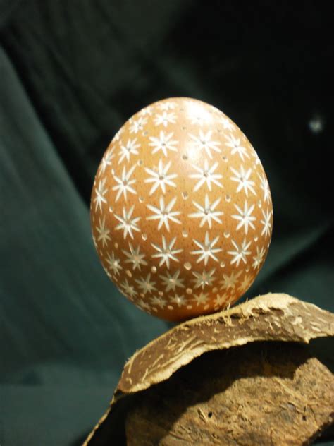Bagai telur di hujung tanduk bagai lipas kadung. Telur Ukir