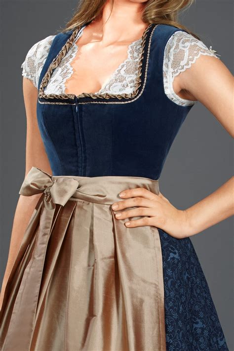 Du bist auf der suche nach dem idealen brautkleid? AlpenHerz Dirndl Elisabeth mit einem Mieder aus Samt. Am ...