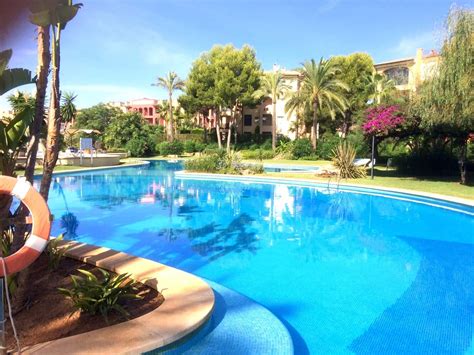 Finden sie ihre passende wohnung zum thema: Mietwohnung mit Garten und Hallenbad in Santa Ponsa ...