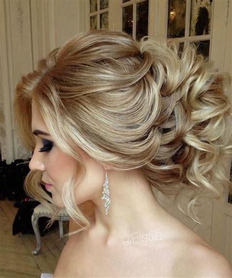 Young martyrs and saints of the eucharist. 35 Romantic Wedding Updos for Medium Hair - Wedding Hairstyles 2019 - Hairstyles Weekly