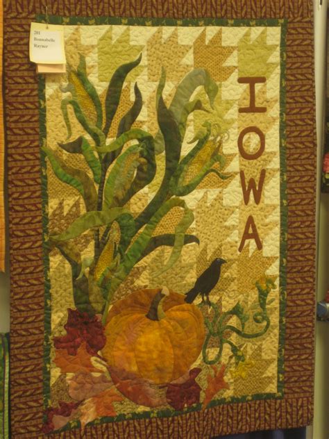 Enjoy the quiet and privacy of the countryside in our 100 year old iowa farmhouse. Iowa Farmhouse: Iowa Farmhouse Quilts on Display at the ...