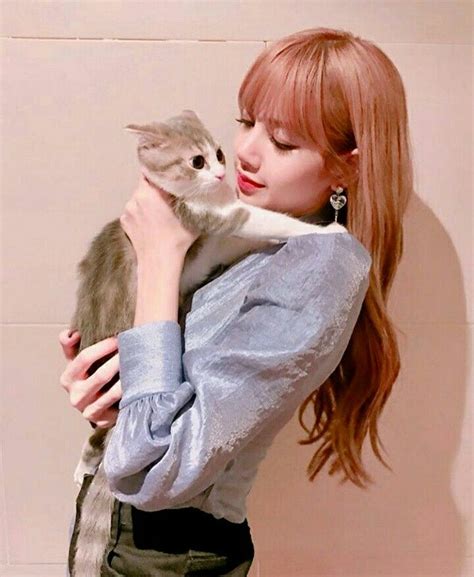 Lo primero que confirmó fue que el álbum se llama lalisa; pinterest ⇢ kimmiecla | Blackpink lisa, Lisa blackpink ...