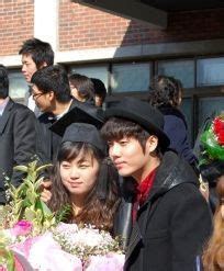 김규종 / kim kyu jong (kim gyu jong). Kim Kyu Jong Attends His Sister Eunah's Graduation | SS501 ...