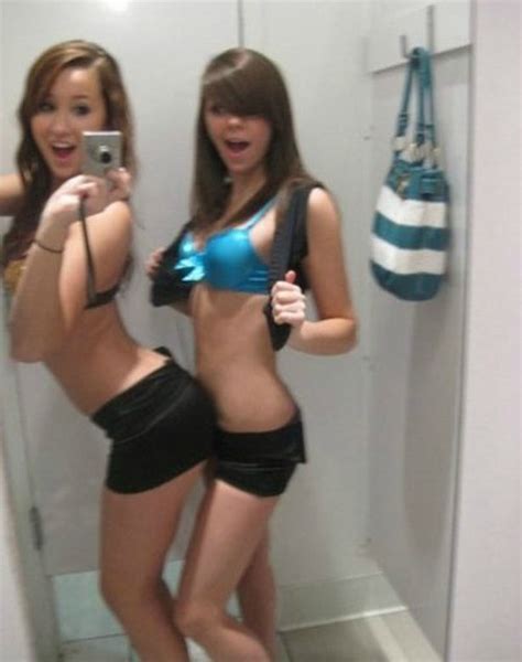 Single brunette fingering in bathroom. Bathroom Pics You Can't Unsee : Page 2