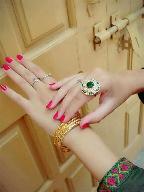 You are looking so beautiful comment on facebook. So beautiful and stylish girls hand dp for profile - Sari ...