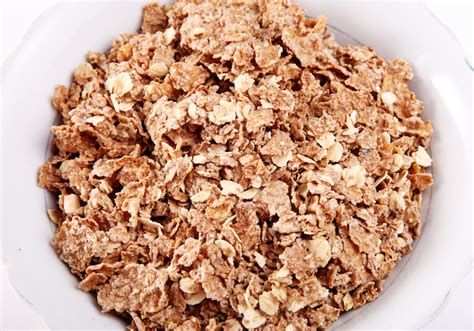 100 calories of chicken, skin (drumsticks and thighs), raw is a serving size of 0.23 g, and the amount of fiber is 0 g (0% rda). What Is Fiber And How Much Should You Get Per Day?