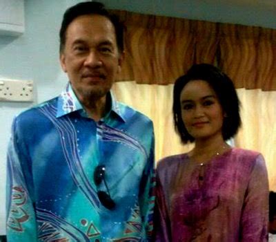 Dia bukan komunikator yang baik dan itu terlihat. Anwar Ibrahim Ada Hubungan Sulit Dengan Pelajar Universiti ...