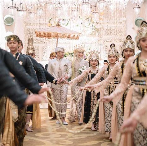 Citra kirana jadi korban kejahilan netizen. Mengenal Prosesi Pernikahan Adat Sunda Citra Kirana dan Rezky Adhitya