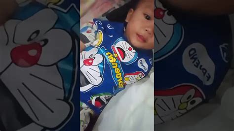 Awal kehebohan di mulai dari kemunculan teaser beberapa cuplikan video hingga video yang berdurasi full di situs download video terlarang. Anak kecil hebat - YouTube