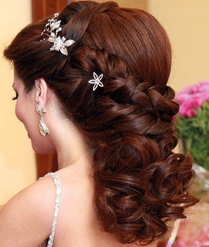 From flower braids to accessorized buns, here are our favorite ideas for reception hairstyles for brides and hairdos for indian wedding guests. wedding-hairstyle-picture-gallery-62.jpg 420×497 pixels | Wedding reception hairstyles, Hair ...