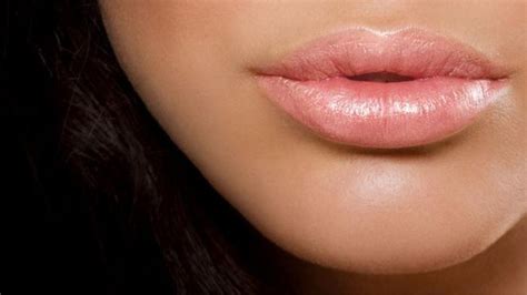 Setiap wanita tentunya menginginkan bibir yang merah, sayangnya tidak semua orang bisa mendapatkannya. Cara Menghilangkan Bibir Hitam Secara Alami, Bisa Pakai ...