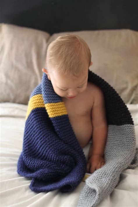 Happy baby blankie knit pattern. 60 Simple & Cute Things Or Gifts You Can DIY For A Baby ...