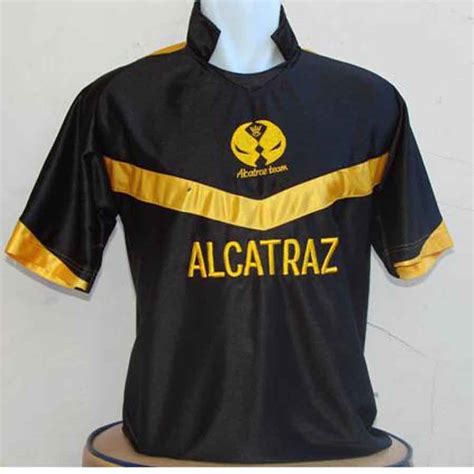 Tapi dengan padu padan yang pas, penampilan kamu dengan baju warna kuning justru makin menarik. Baju Olah Raga Berkerah Merah Kombinasi Kuning : 31 Contoh ...