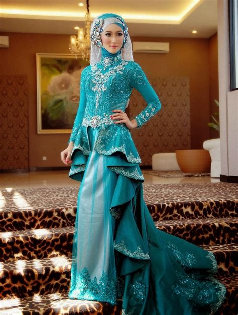 Merah adalah warna yang melambangkan sesuatu yang membara. Baju Kebaya Modern Muslim Mengikuti Trend Kekinian ...