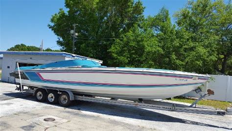 This fresh water only 357 has been maintained to keep her in great shape. Formula 357 Sr1 Boats for sale