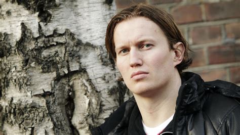 Her older brother, frank løke is playing for lübbecke and the norwegian national team. Classify Frank Løke: Norwegian handball player.