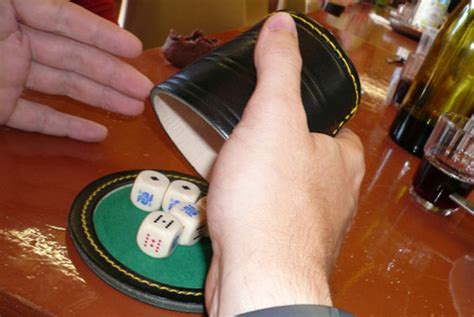 Mentiroso de segunda mano por 5 € en fuenlabrada en wallapop : Reglas Cubilete Mentiroso (Juego de bluff/faroleo ...