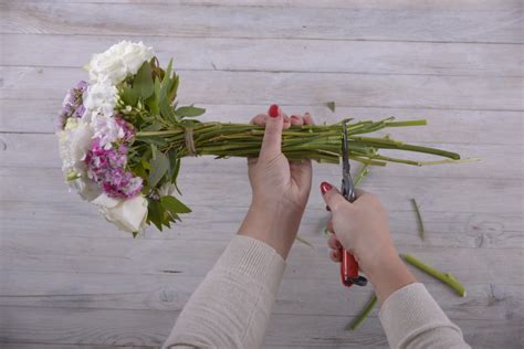 Le invitate non potranno fare a meno di voglia di osare? Fai-da-te con fiori: bouquet da sposa ⋆ Blog FloraQueen IT