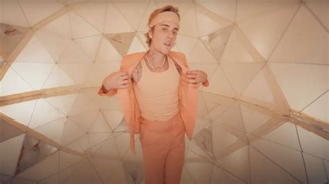 Other producers have made peaches remixes, but justin bieber selected masterkraft remix of peaches because he utilized his voice to create alpha p and omah lay voice. Justin Bieber Drops New 'Peaches' Music Video With Release ...