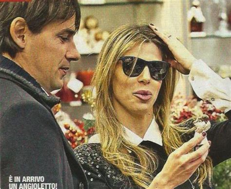 Lo ha fatto sul suo profilo instagram, pubblicando una tenera foto di famiglia appena scattata: AMORE ROMANTICO: Simone Inzaghi e Gaia Lucariello: prima ...