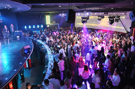 Fr elle avait rencontré orlin orlinov lors d'une soirée dans un boite de nuit de sofia. Idée de soirée en boite de nuit, organiser une soirée ...