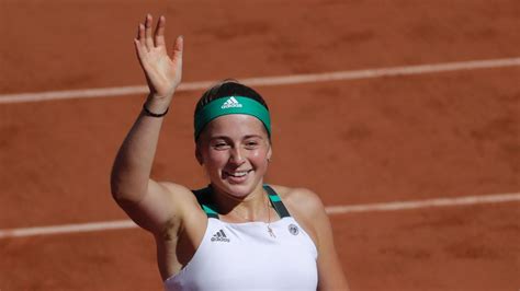 Dabei hatte sie noch nie ein turnier gewonnen. French Open 2017: Jelena Ostapenko first talked of winning ...