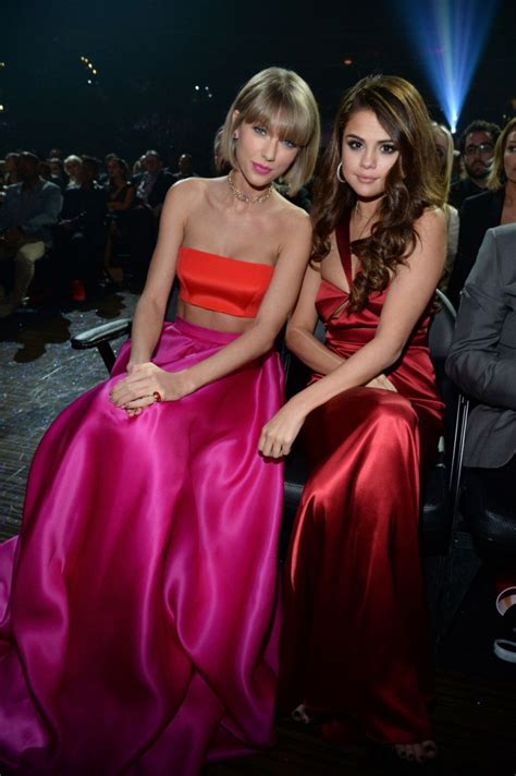 Da hat sie sich wohl ein echtes muttersöhnchen geangelt. Selena Gomez & Taylor Swift Sexy (142 Photos) | #TheFappening
