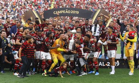 Depois do empata do luiz roberto no gol da vitória na final da libertadores 2019, hoje o cleber machado anunciou o placar. Flamengo encara Liverpool pelo sonho do Mundial, que ...