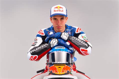 Ia memastikan diri bakal memperkuat tim satelit honda, yakni lcr, pada musim depan. Alex Marquez in de 2021 LCR Honda Castrol Team kleuren