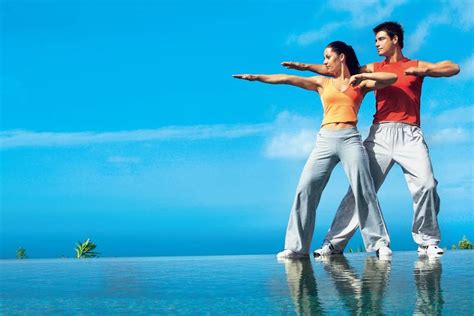 Wir zeigen dir, mit welchen bauchmuskelübungen du deinen bauch effektiv trainierst, egal ob zuhause, im fitnessstudio oder unterwegs. Flacher Bauch: Intensiv-Training für zu Hause - FIT FOR FUN