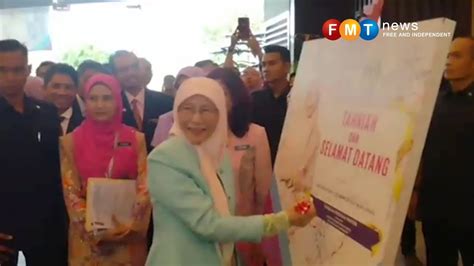 Reaksi bajet 2017 menteri perdagangan antarabangsa dan industri, datuk seri mustapa mohamed. Wan Azizah mula tugas sebagai menteri pembangunan wanita ...