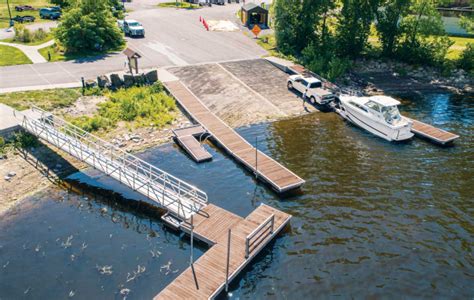 High freeboard dock gangway with foam filled floats. Aluminum floating docks & gangways for commercial or ...