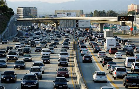 What days have less traffic in Los Angeles? 2