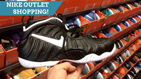 Regelmatig hebben we ook exclusieve collecties die je nergens anders kan vinden. NIKE OUTLET SHOPPING FUN! JORDAN RETROS, FOAMS, & MORE ...