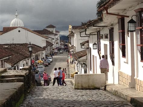 Popayan.travel es un portal o directorio turístico web de uff.travel s.a.s., donde la información contenida en los sitios de los anunciantes (prestadores de servicios turísticos) ha sido generada por ellos mismos y no son propiedad de uff.travel; Schüsse in der Nacht - Popayan und seine weiße Weste