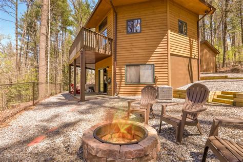 We always supply large pet beds and food and water bowls. Blue Sky Cabin Rentals: Tucked Away