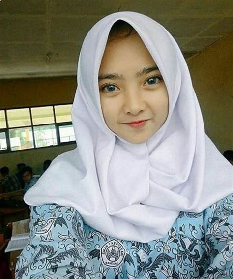 Kecantikan yang dimiliki oleh seorang perempuan seringkali membuat mata para lelaki tidak tahan. Foto Cewek2 Cantik Lucu Berhijab Anak Remaja Sma - Paimin ...