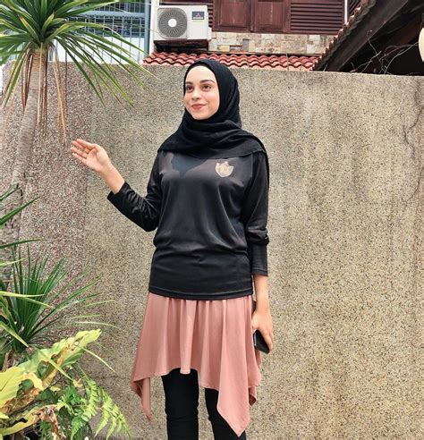 Selanjutnya, inspirasi ootd dari style jogging hijab hingga fans baseball! Pin by 🐺 on Hijab | Fashion, Berat, Big boot