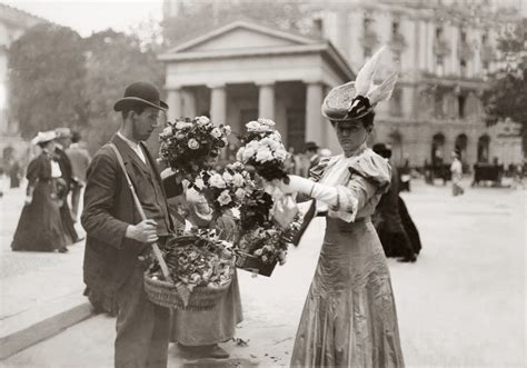 I have published some potsdamer platz paintings which are inspired by the architectural structures at potsdamer platz in i have added some paintings from my paintings series potsdamer platz. Flower seller / Potsdamer Platz / 1910 - Artist Artist
