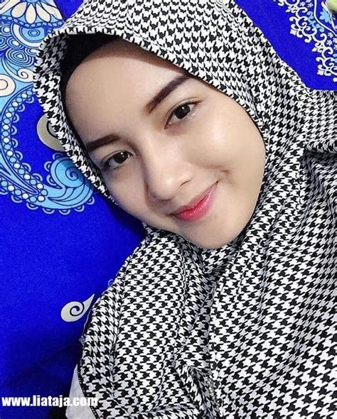 Scopri ricette, idee per la casa, consigli di stile e altre idee da provare. Kumpulan Foto Cewek Cantik Wanita Berhijab Masih Muda ...