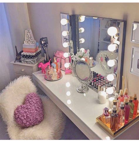 Designed with the highest quality 90 cri light source, foundations and makeups may be applied with a new standard of accuracy. Vanity make-up glam (With images) | Beauty room vanity, Beauty room, Room inspiration