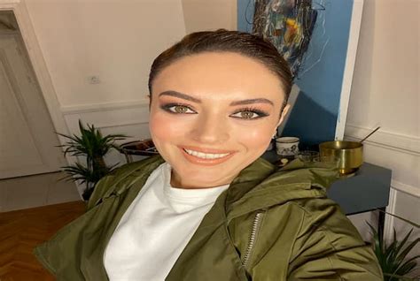 İnstagram'dan yaptığı paylaşımlarla adından söz ettiren ezi mola kimdir nereli kaç yaşında? Ezgi Mola kimdir, kaç yaşında ve nereli? Hayatı ve biyografisi - Habersonposta