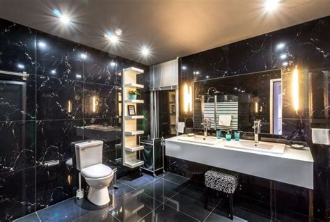 We love working on creative ideas, combining pieces in new and unusual ways thereby creating new looks over and over. What is it with Bathrooms in the US? (they're strange)