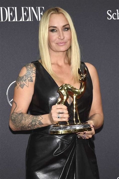 Ihre tour 2019, mit den neuen deutschen songs, wird sarah connor wieder durch die größten arenen führen. Sarah Connor - Bambi Awards 2019 in Baden-Baden-24 | GotCeleb