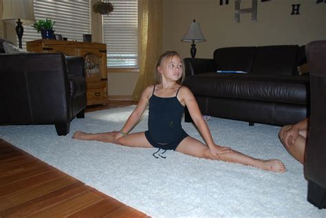 Sweet petite teen mickey rich squirts and gets stretched. Teen Splits - The Best Squirt Ever