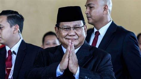 Bangsa yang terdiri dari banyak suku serta kelompok etnis yang berbeda beda. Aksi Kocak Prabowo Hindari Awak Media Berlari Kecil saat ...