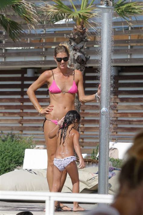 Francesca piccinini was born on january 10, 1979 in massa carrara, tuscany, italy. Francesca Piccinini, baby-sitter sexy - Foto 1