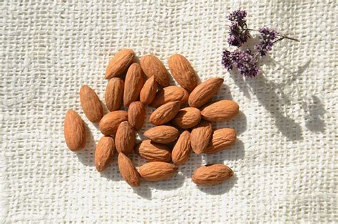 #1 almond oil for strengthen the hair. Sweet Almond Oil for Hair Growth: Usage and Benefits